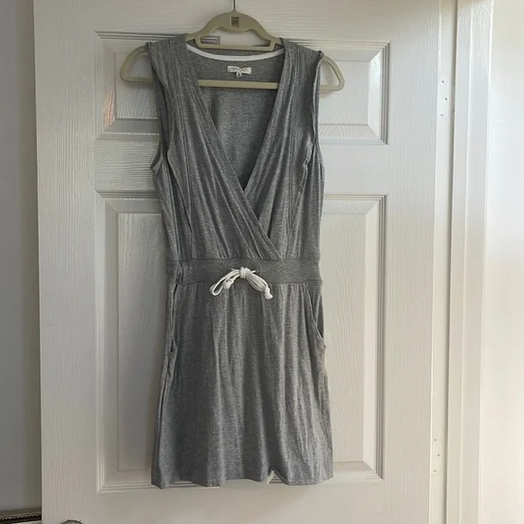 green flutter sleeve midi dress Bateau Neck Midi Crepe Cocktail Dress Flutter Sleeve Badgley Mischka S –  The Dress Outlet